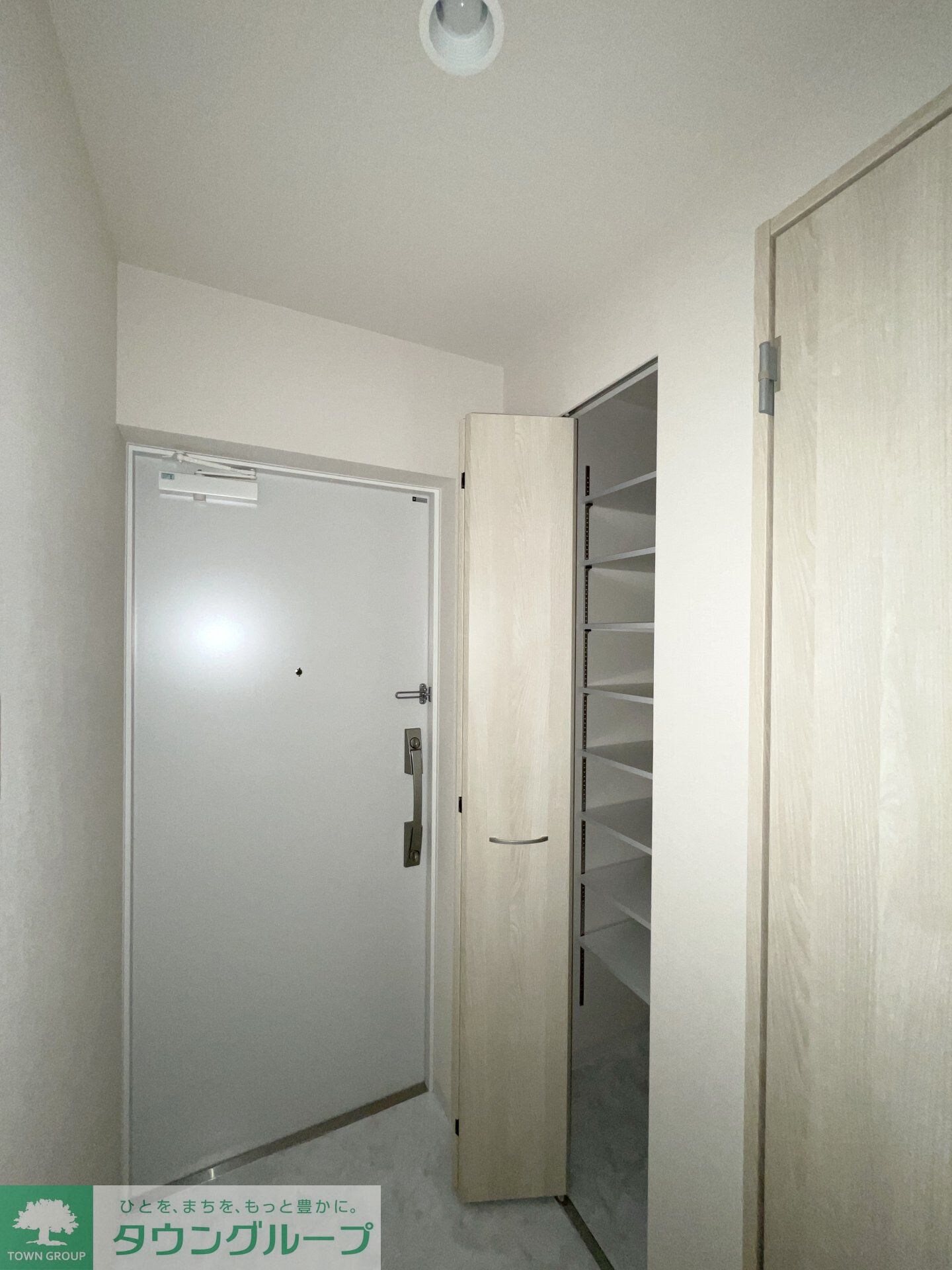 物件内観写真8　(玄関)