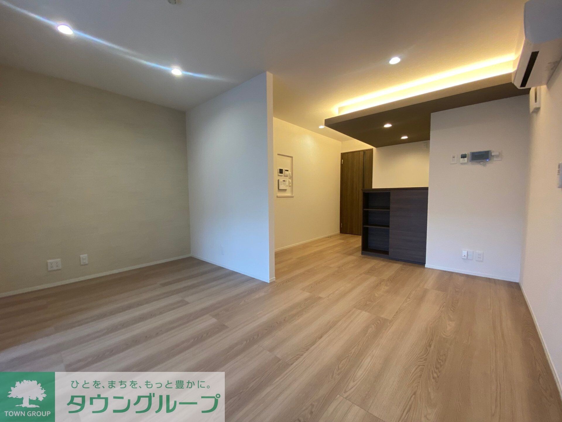 物件内観写真2　(エントランス)