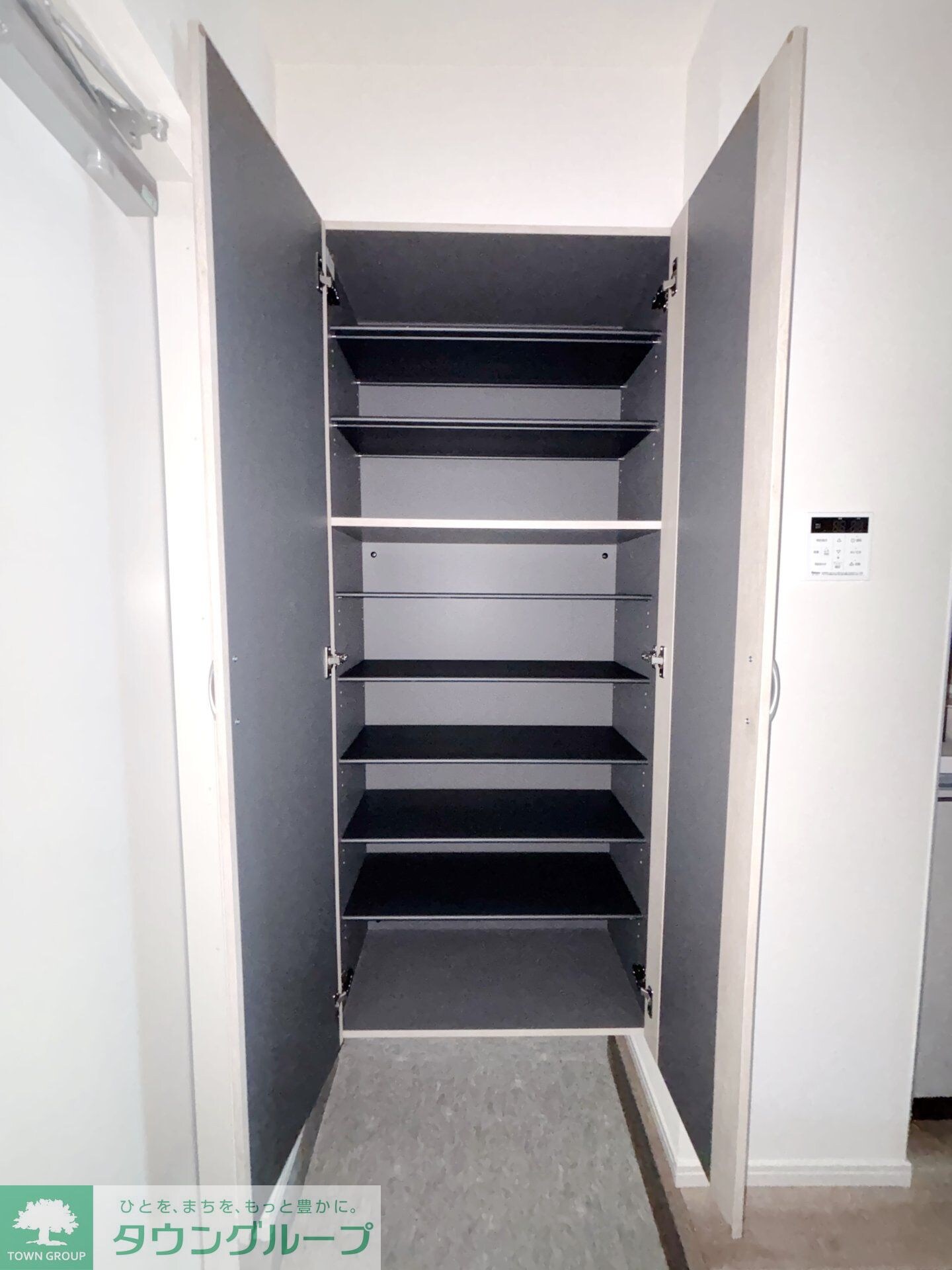 物件内観写真10　(玄関)