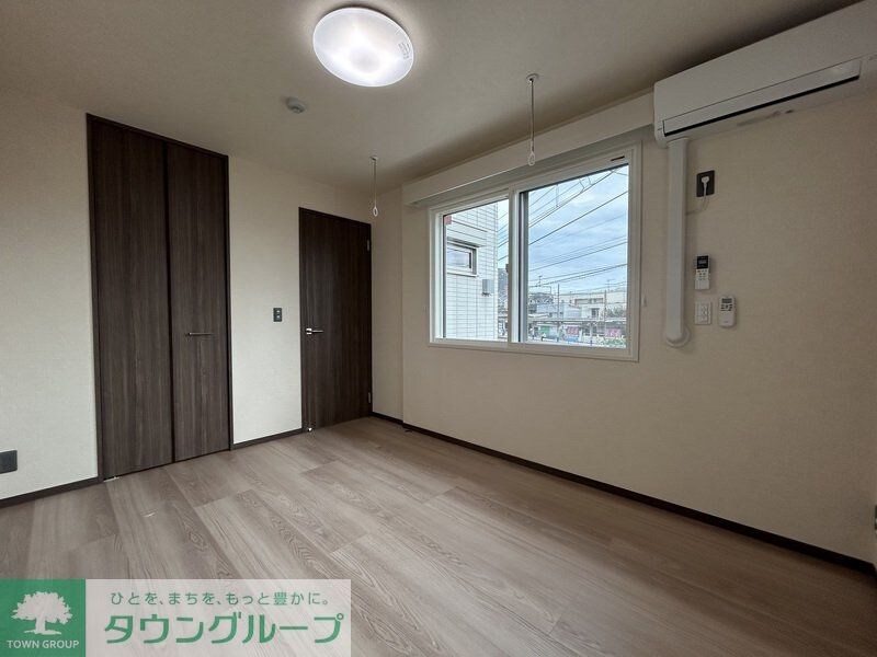 物件内観写真4　(リビング/居室)