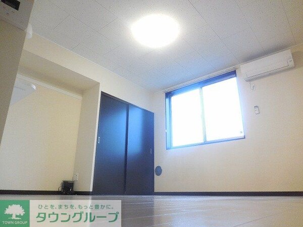 子供部屋(家具家電なしのお部屋で御座います。)