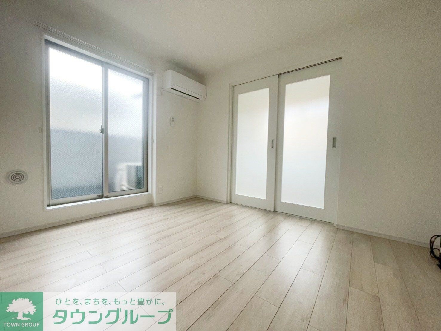 物件内観写真2　(リビング/居室)