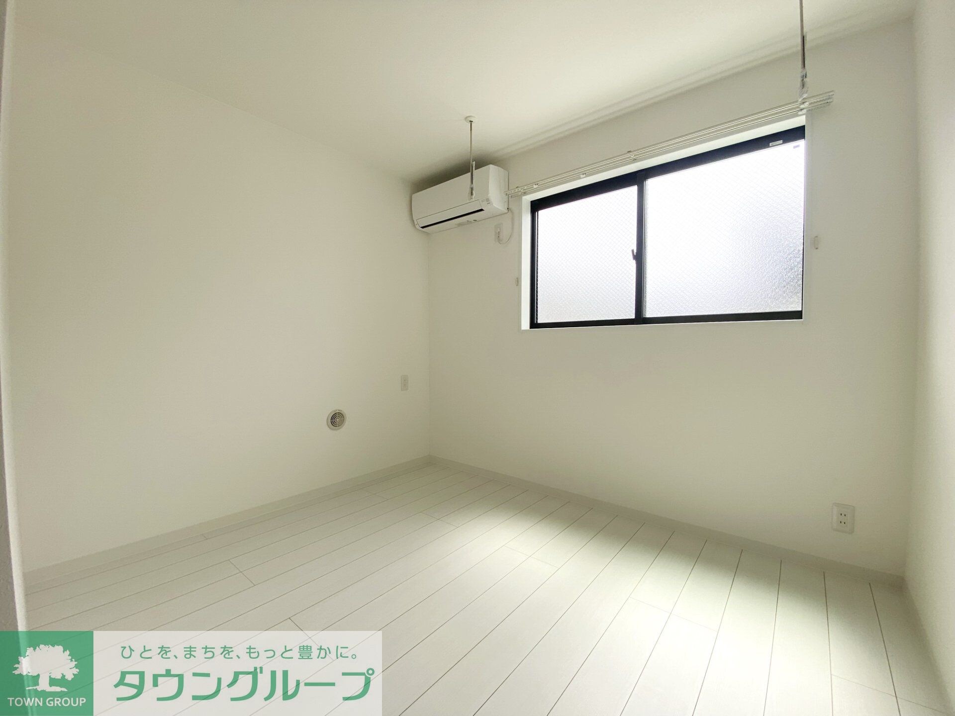 物件内観写真3　(リビング/居室)