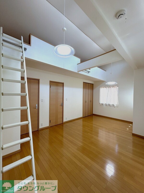 子供部屋(洋室約10.9帖：ロフト仕様、照明は性能保証除外、カーテン…)