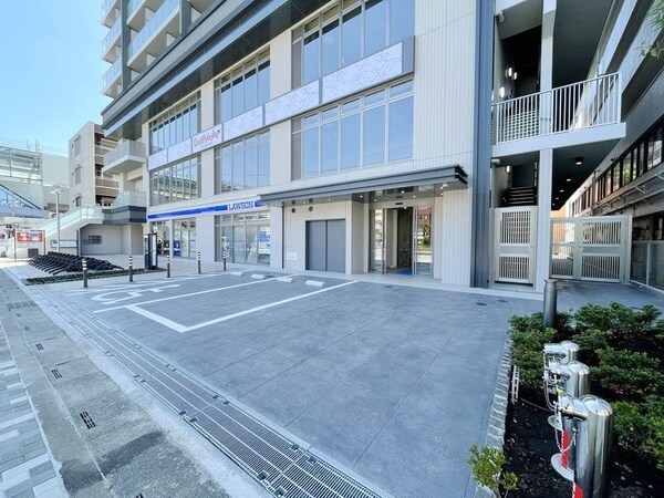 エントランス(駐車場)