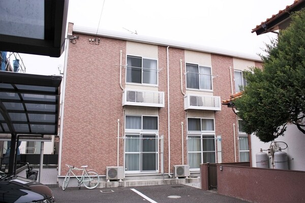 エントランス(居室窓側)