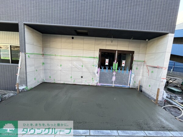 エントランス(駐車場)