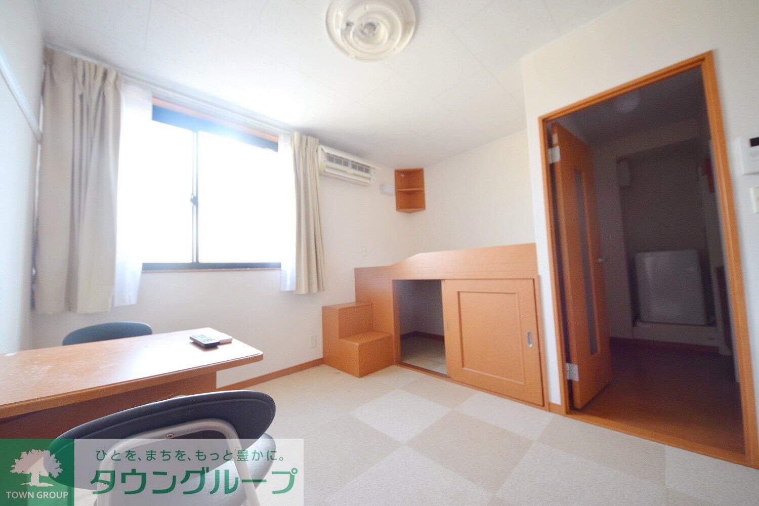 物件内観写真2　(リビング/居室)