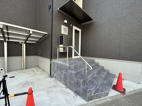 エントランス(駐車場)