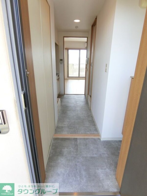 玄関(Sタイプ2020年8月撮影 同タイプA502号室の写真です。)