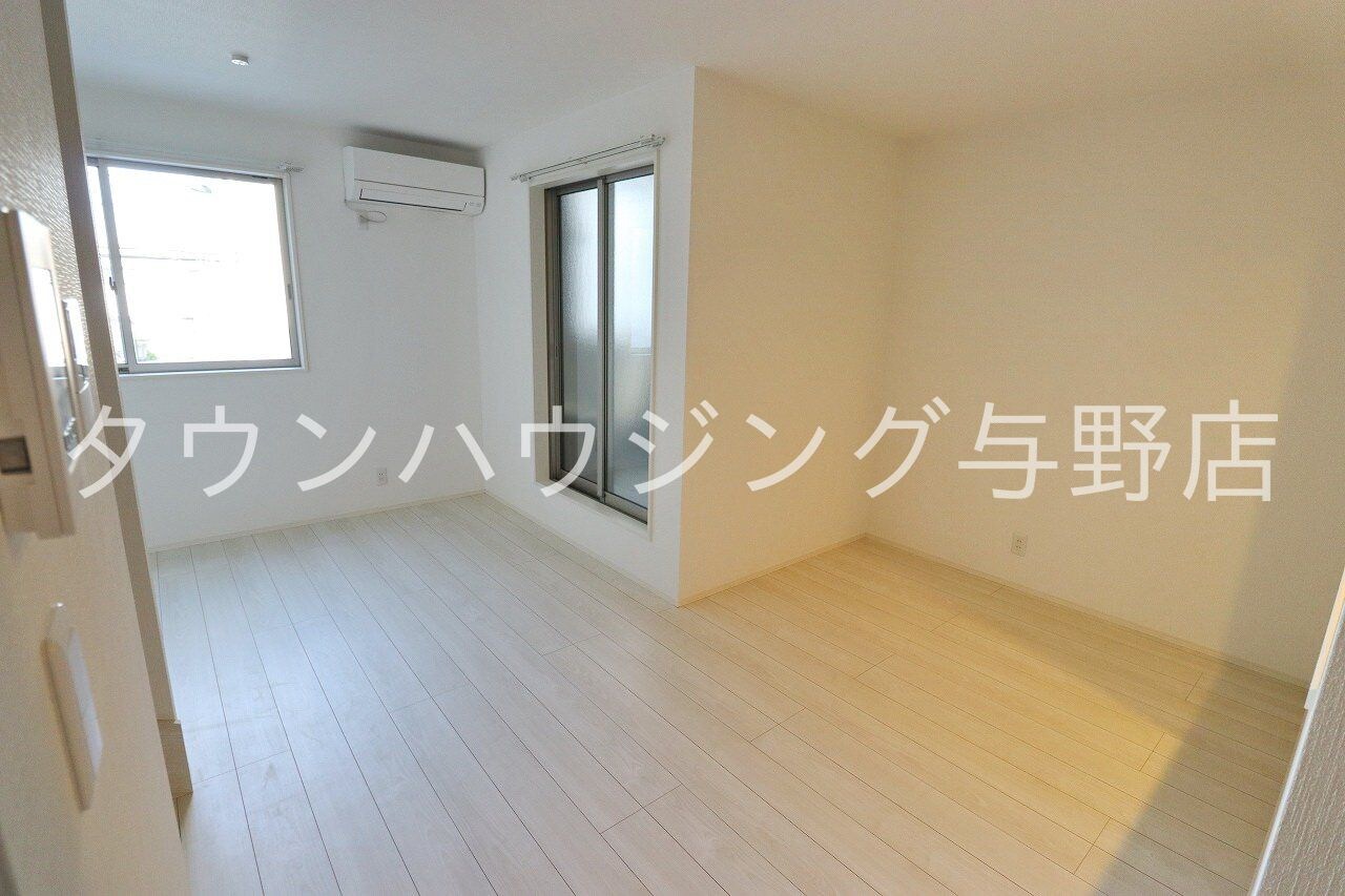 物件内観写真10　(リビング/居室)