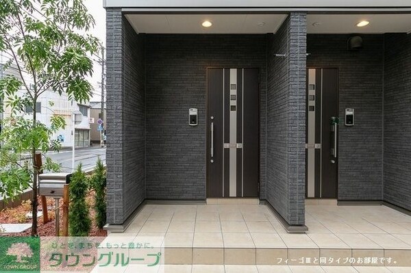 エントランス(同タイプの部屋の写真になります。)