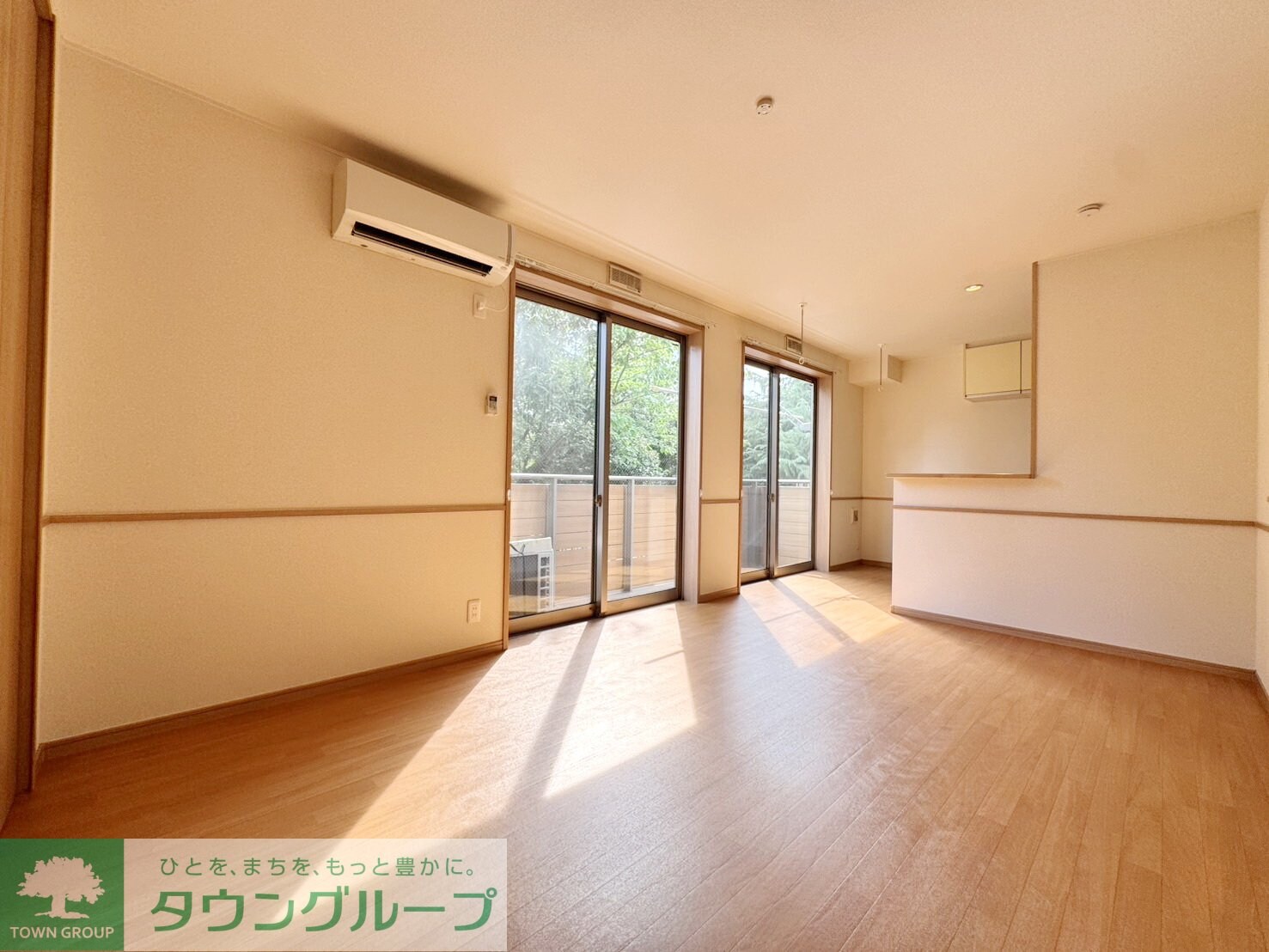 物件内観写真2　(リビング/居室)