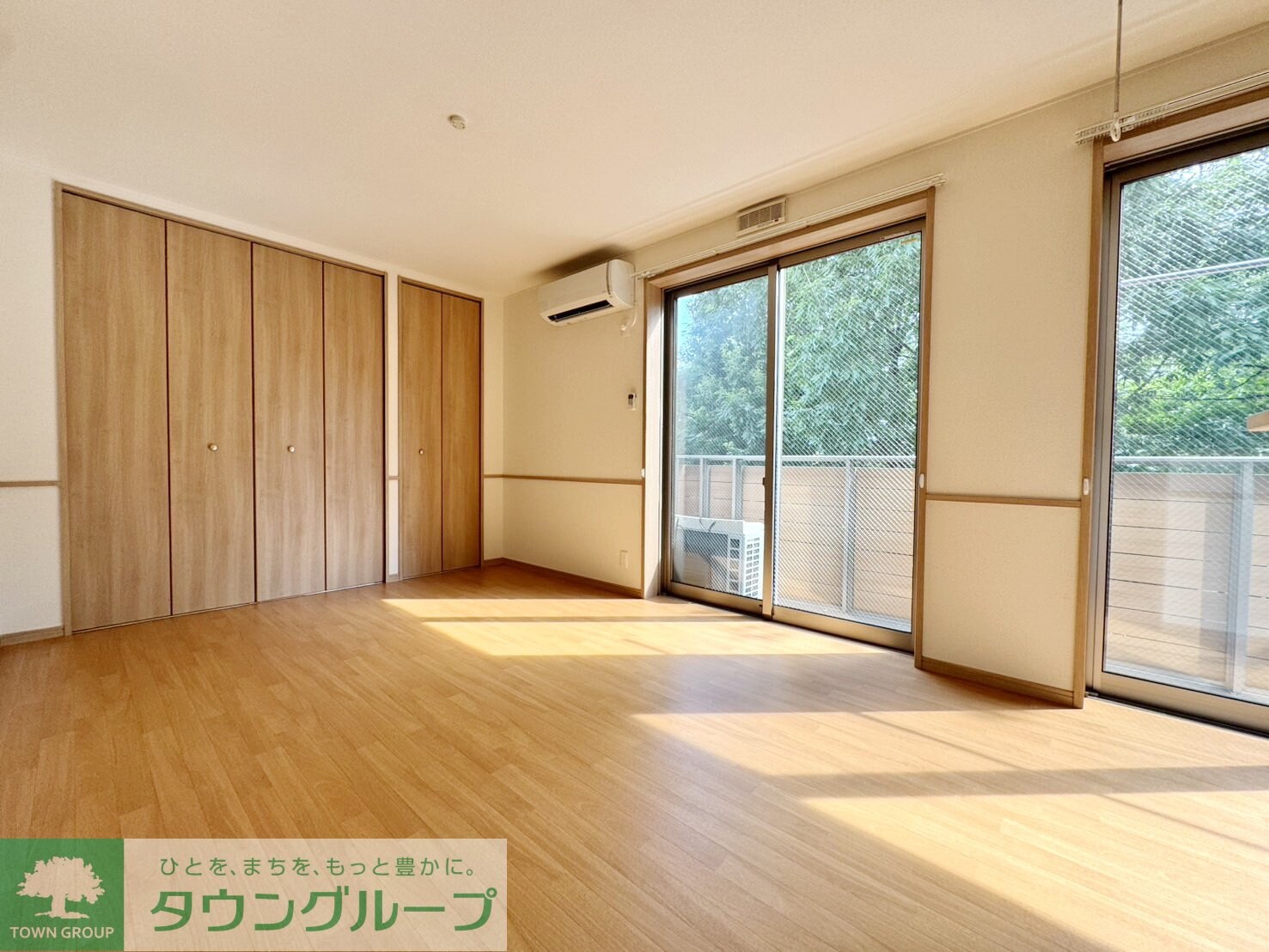 物件内観写真3　(リビング/居室)