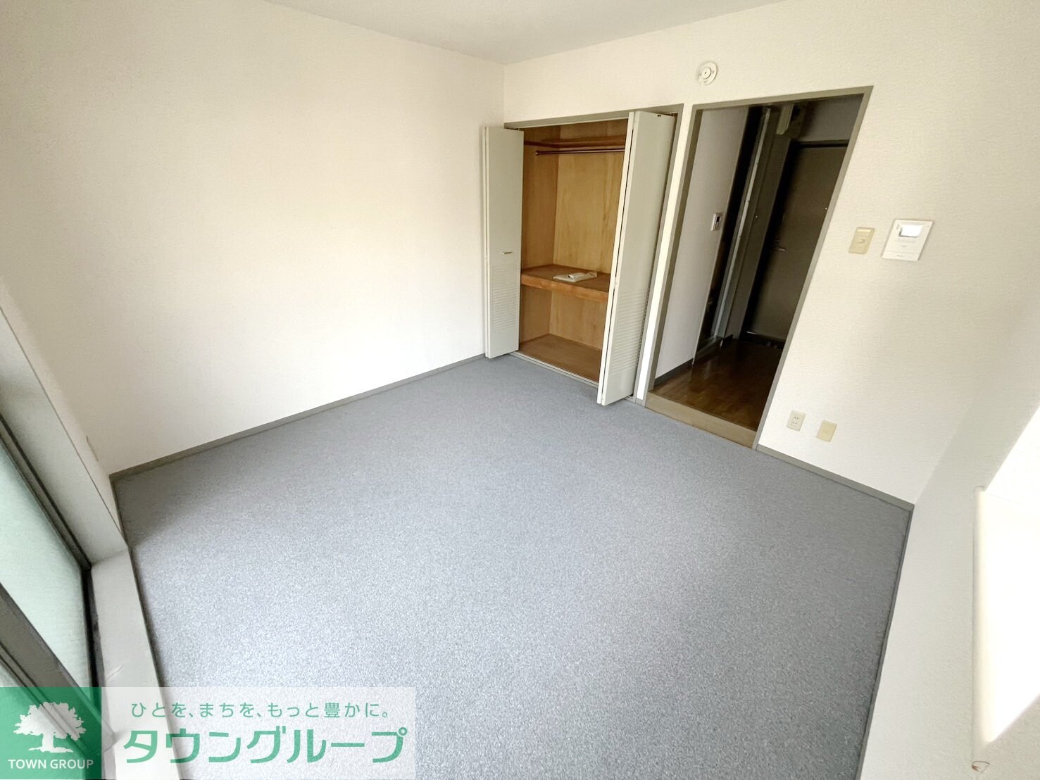 物件内観写真3　(玄関)