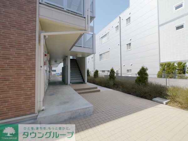 エントランス(駐車場)