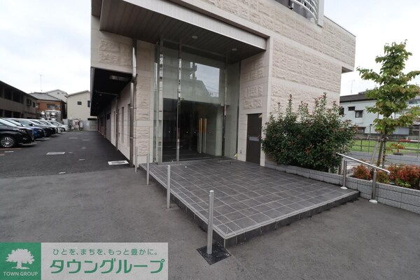エントランス(駐車場)