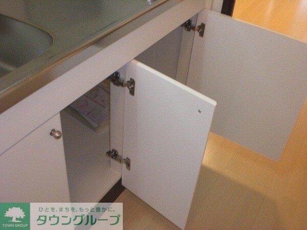 キッチン(キッチン下の収納スペースです。)