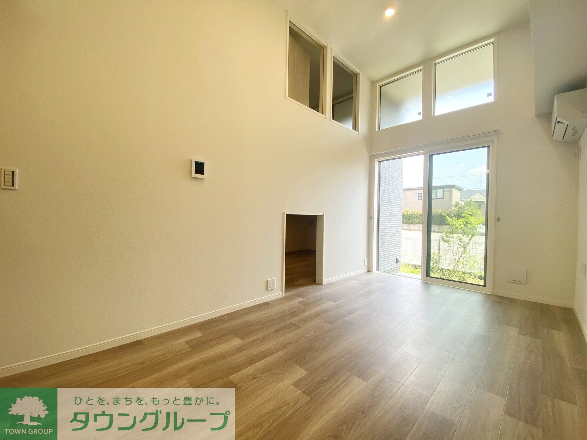 物件内観写真2　(リビング/居室)