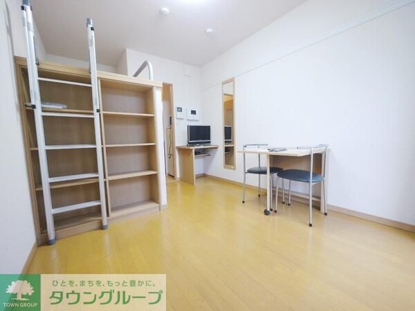 リビング・居室(★ハイベッド・収納多数の１Ｋです★)