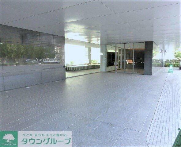 物件内観写真3　(グランドエントランス)