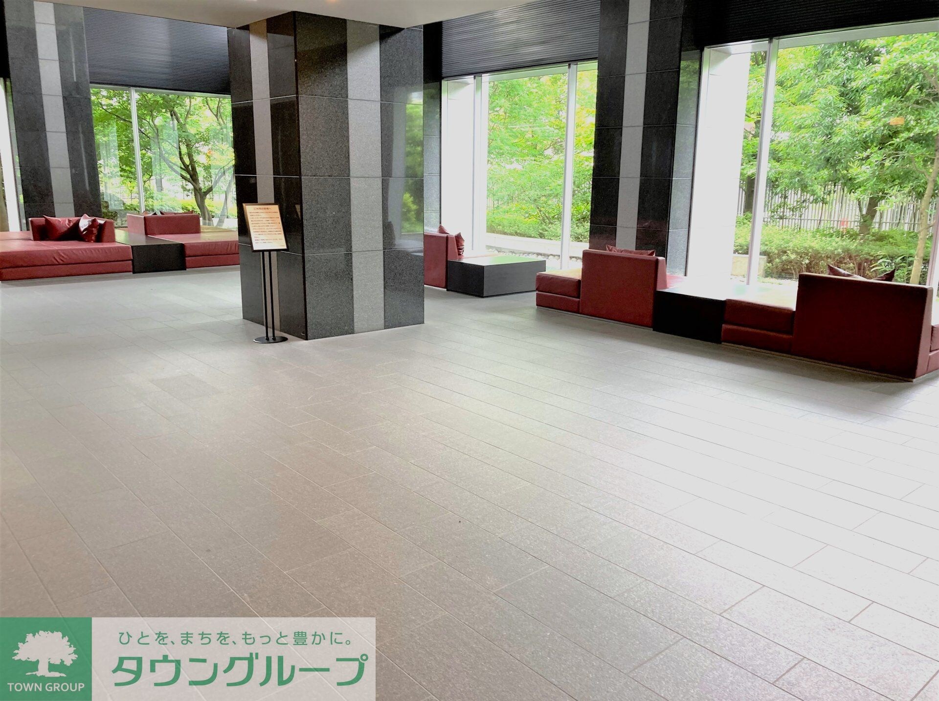 物件内観写真8　(共用部（フォレスト棟ロビー）)