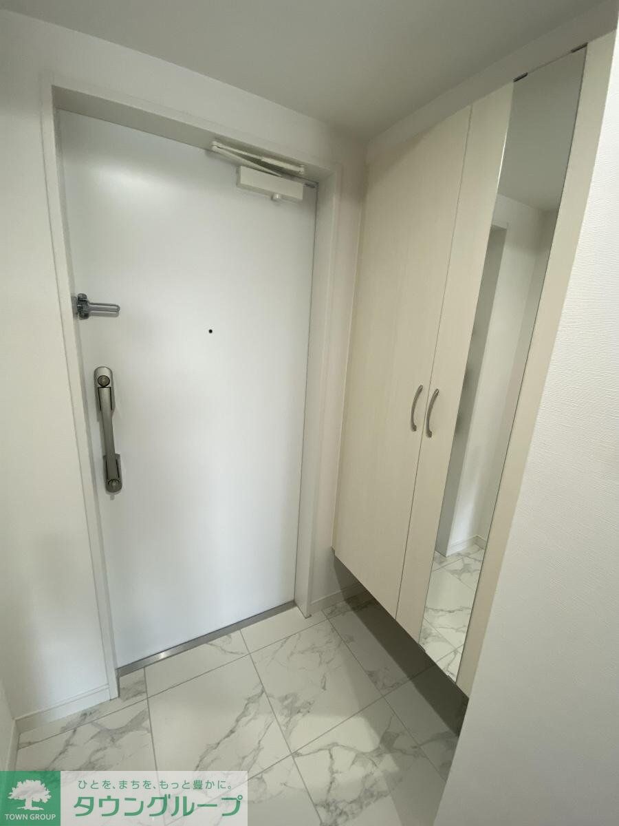 物件内観写真4　(玄関)