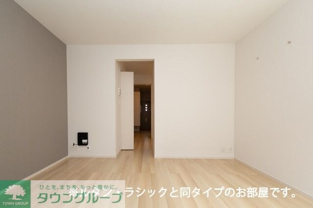 物件内観写真2　(リビング/居室)