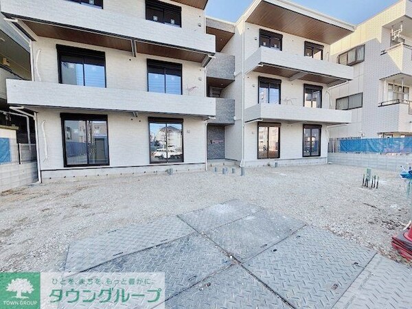 エントランス(駐車場)