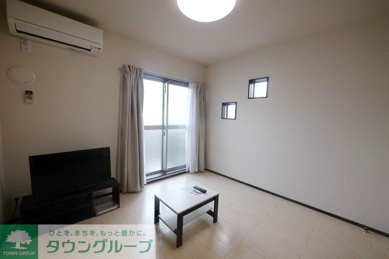 物件内観写真2　(リビング/居室)