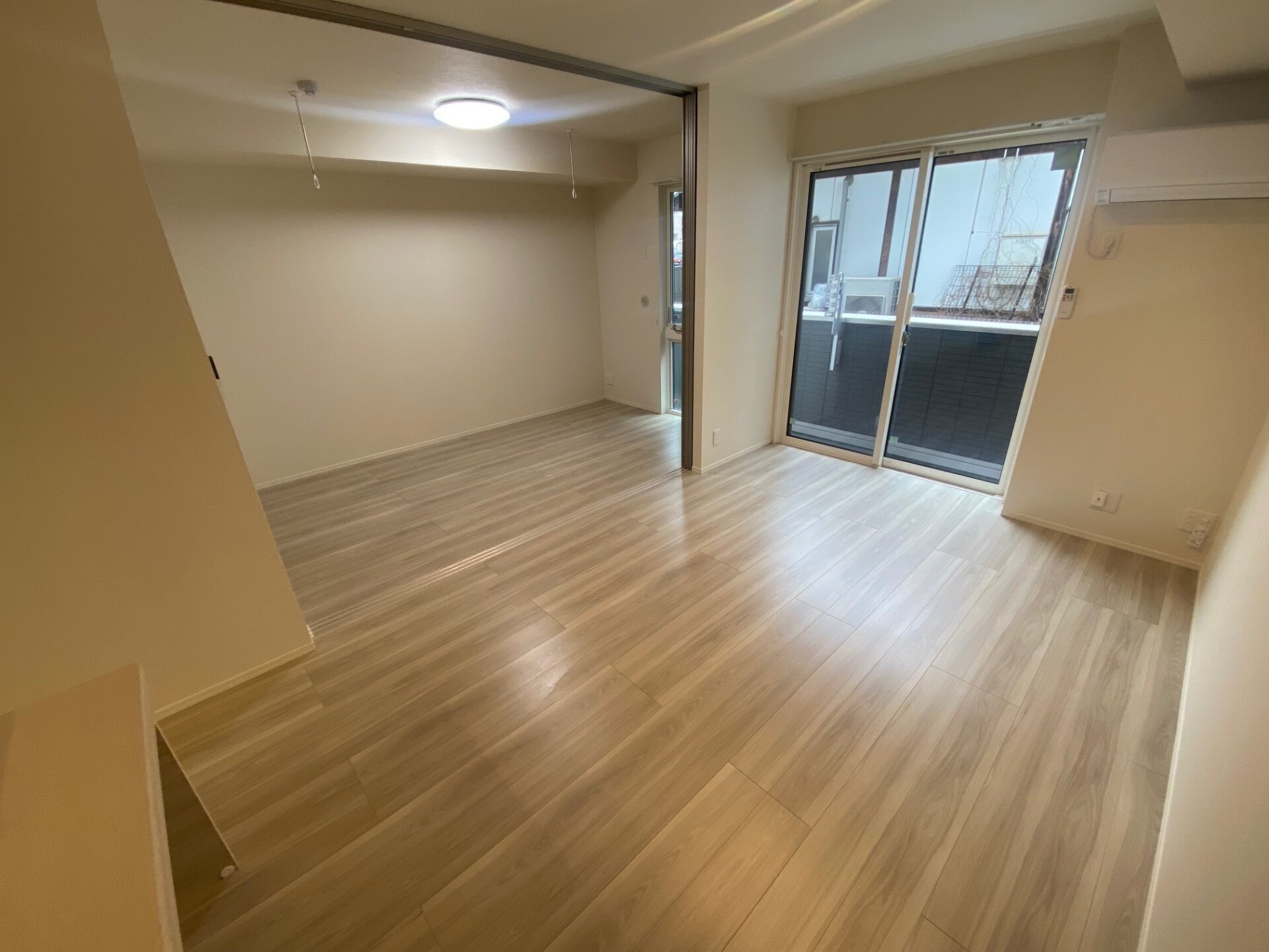 物件内観写真13　(リビング/居室)