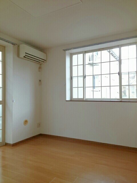 物件内観写真2　(リビング/居室)