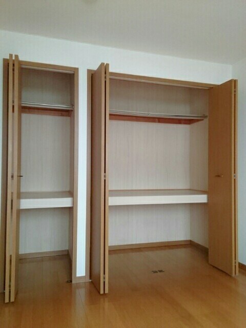 物件内観写真4　(収納)