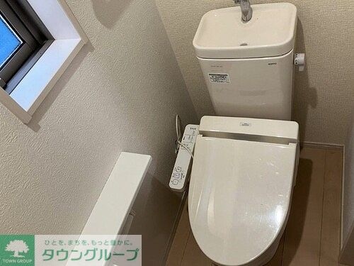 物件内観写真5　(１階トイレ　内装前)