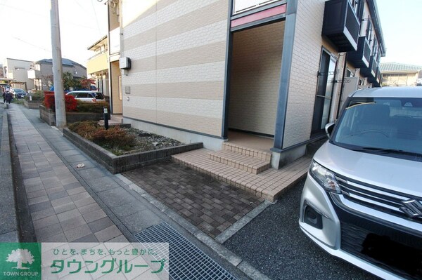 エントランス(駐車場)