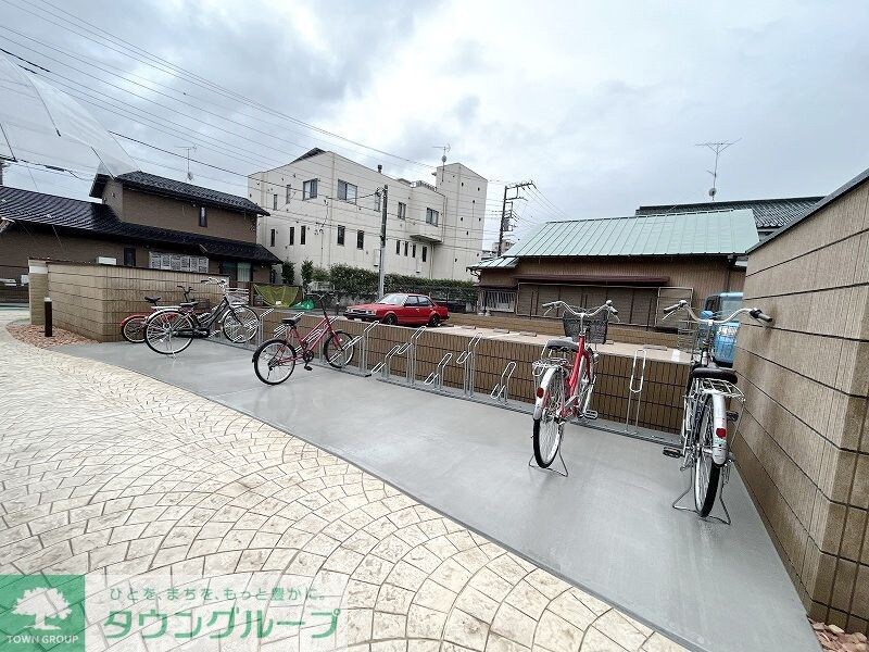 物件内観写真3　(駐車場)