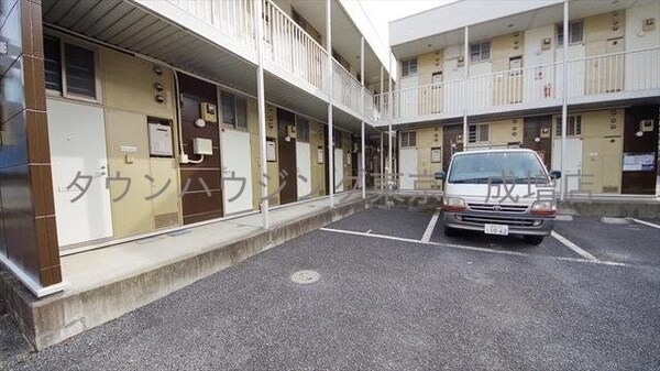 エントランス(駐車場)