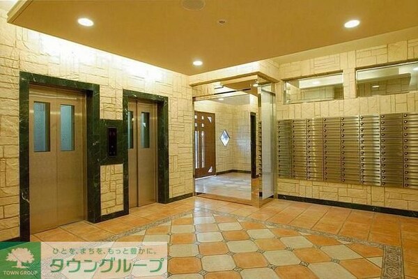 その他(防犯カメラ、窓付扉のエレベーター（２基）)