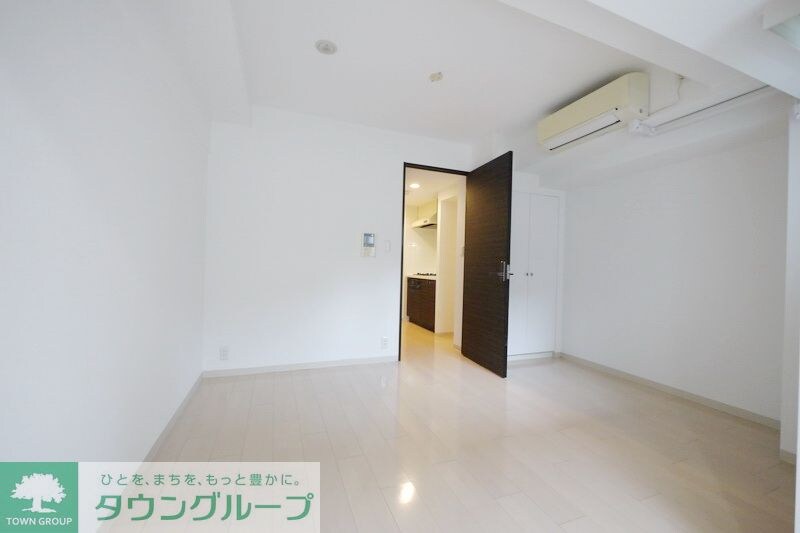 物件内観写真2　(リビング/居室)