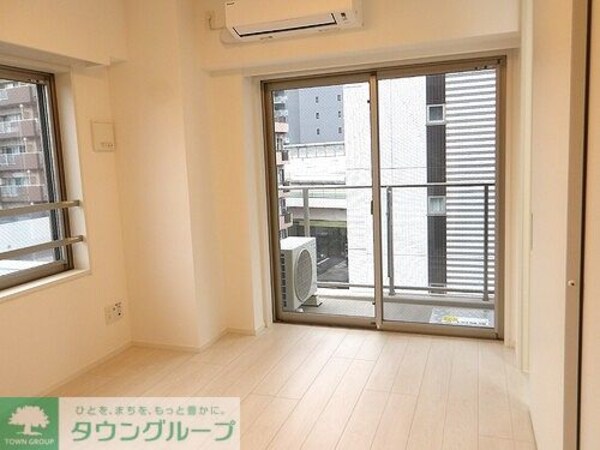 リビング・居室(※同タイプ別部屋2025年11月新築未入居時撮影)