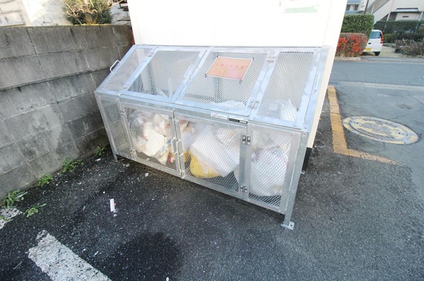 共有部分(ゴミ置き場)