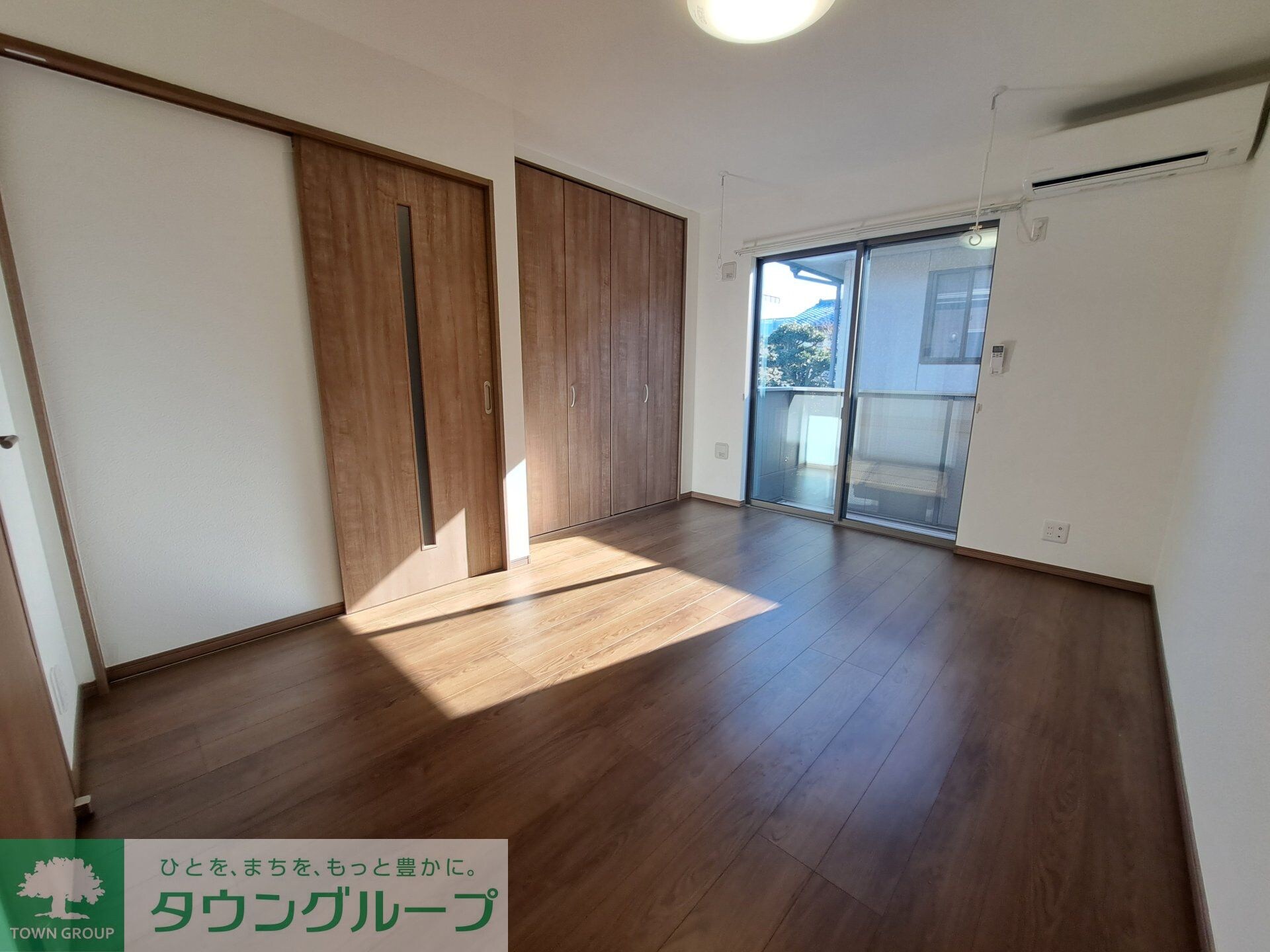 物件内観写真2　(リビング/居室)