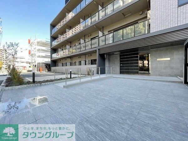 エントランス(駐車場)