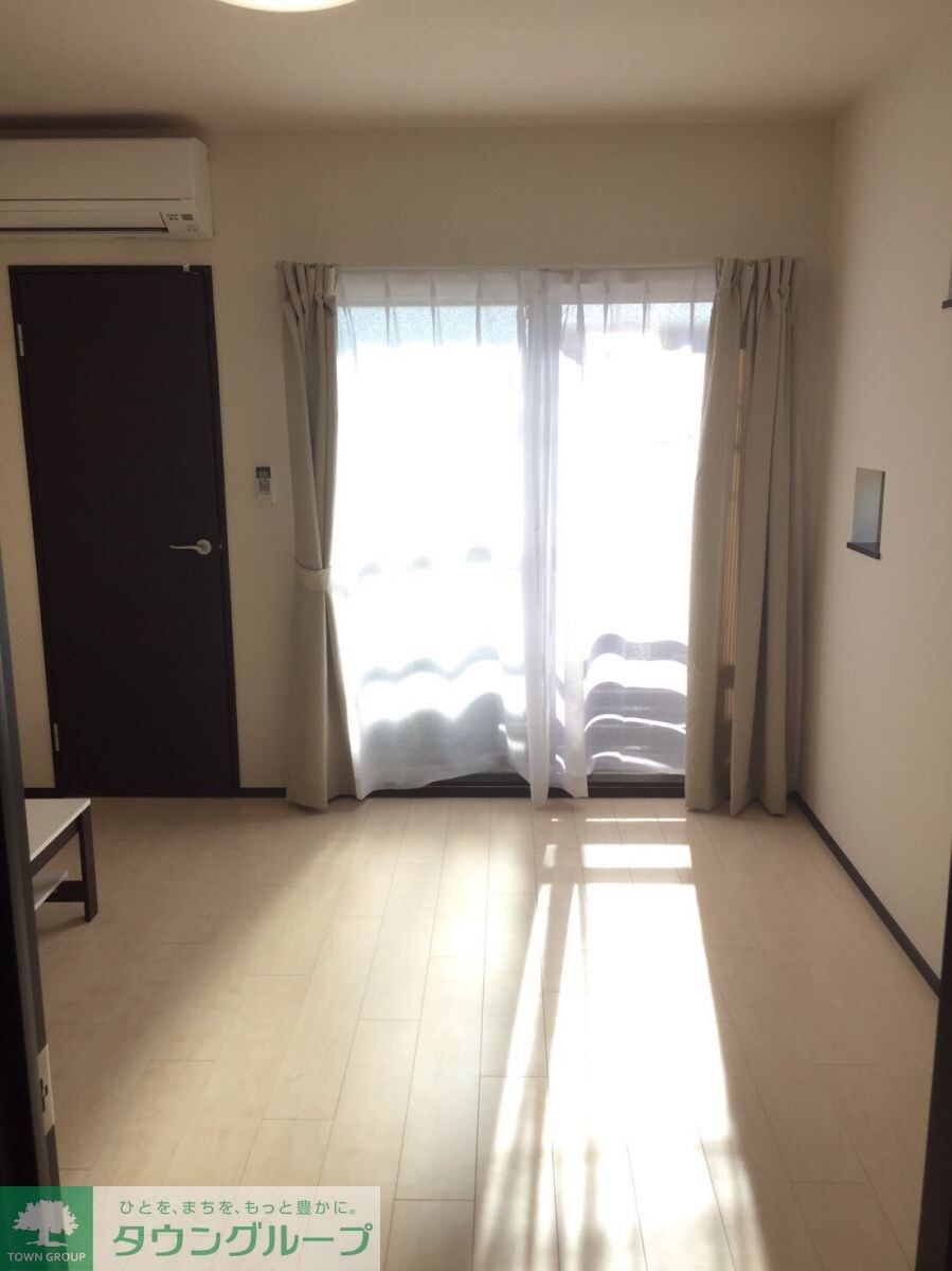 物件内観写真8　(２階の床はクッションフロアで下にも響かない。)