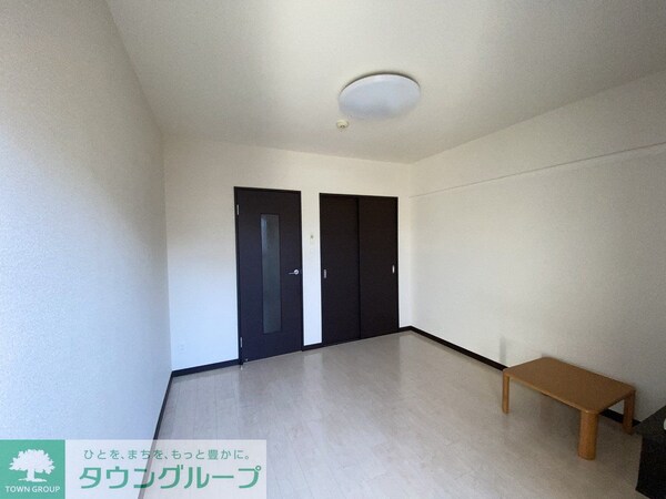 その他(白基調の落ち着いた室内)