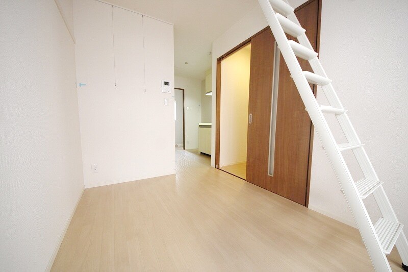 物件内観写真2　(リビング/居室)