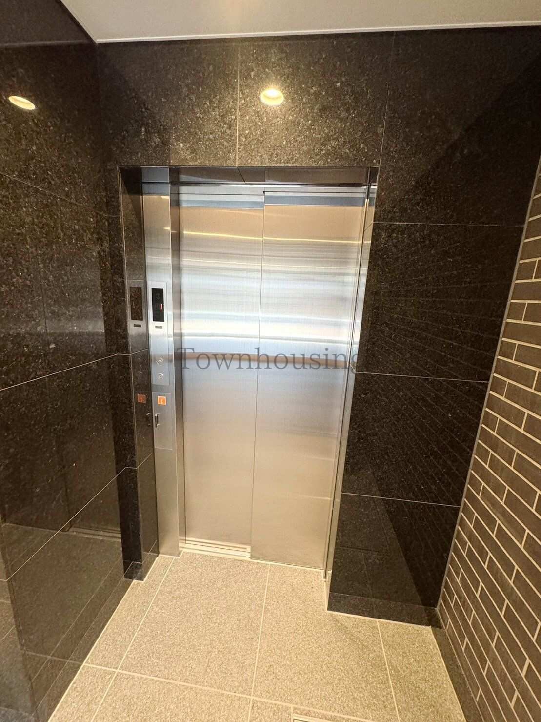 物件内観写真6　(玄関)