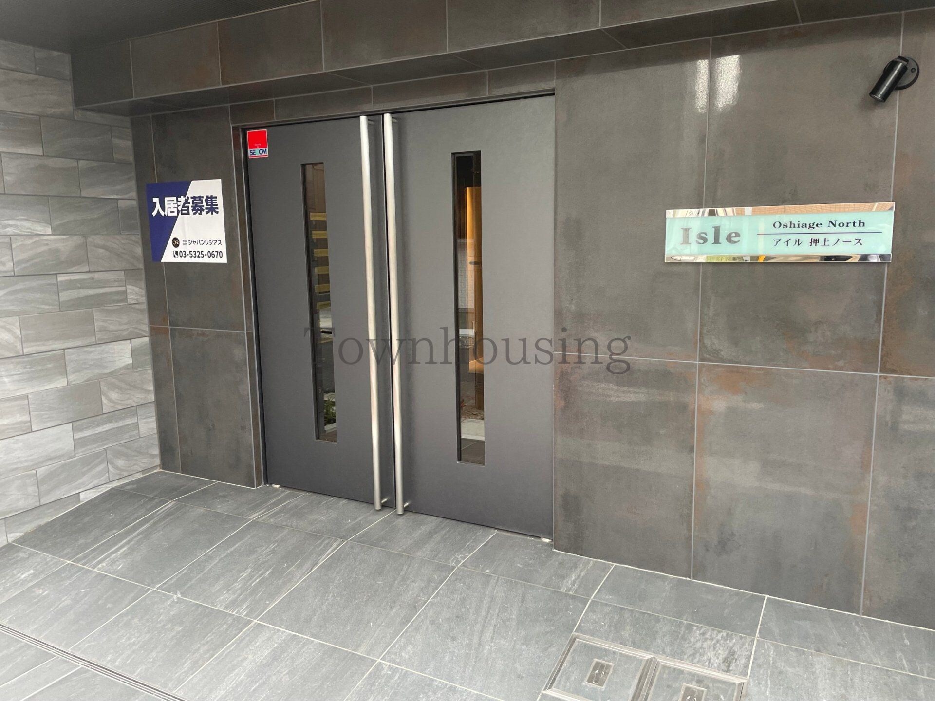 物件内観写真5　(エントランス)