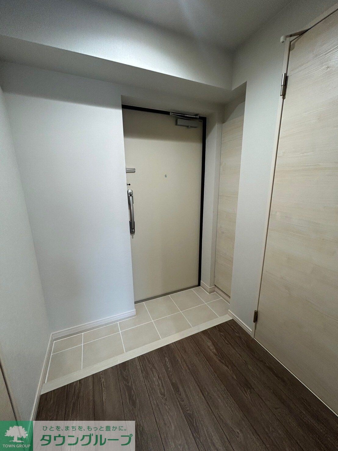 物件内観写真15　(玄関)