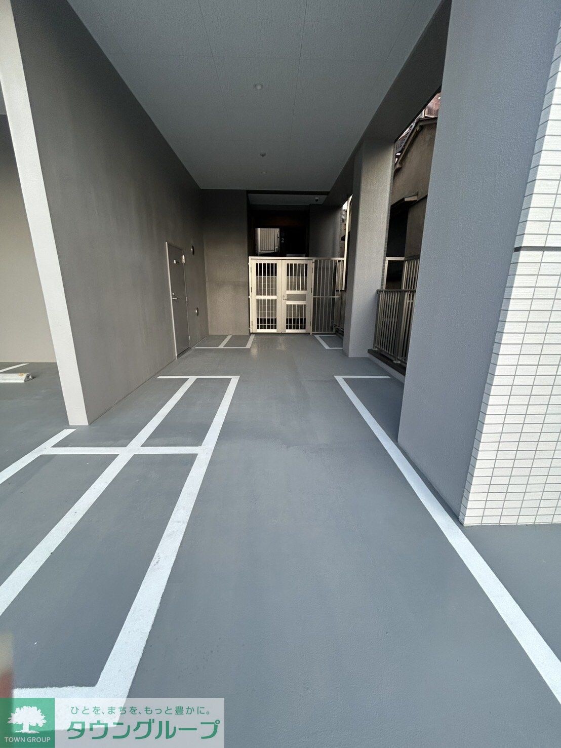 物件内観写真7　(駐車場)